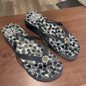 Tory Burch Women Sz 8 Black Wedge Thong Flip Flop Gold Logo Pool Resort Sandal